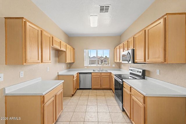 685 E CANTEBRIA Drive, Gilbert, AZ 85296