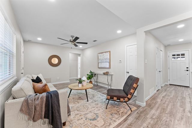 10204 San Juan Avenue, Dallas, TX 75228