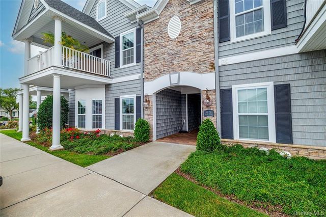 36 Nicole Court 36, Copiague, NY 11726