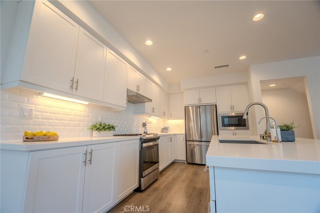 Image 11 of property listing at 107 Allusion, Irvine, CA 92618