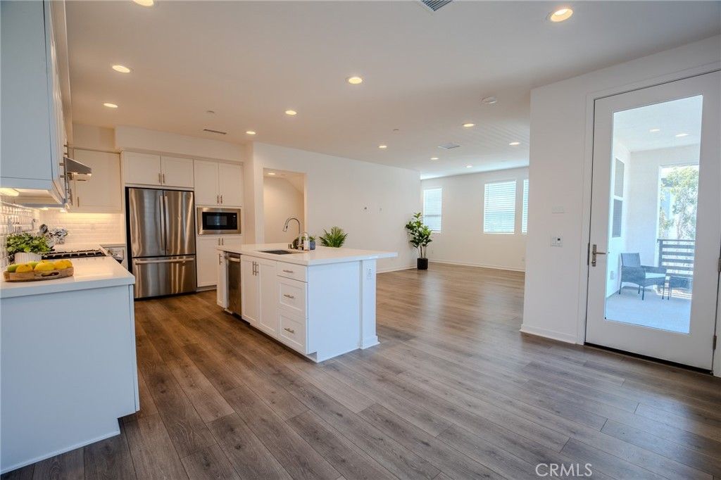 Image 14 of property listing at 107 Allusion, Irvine, CA 92618