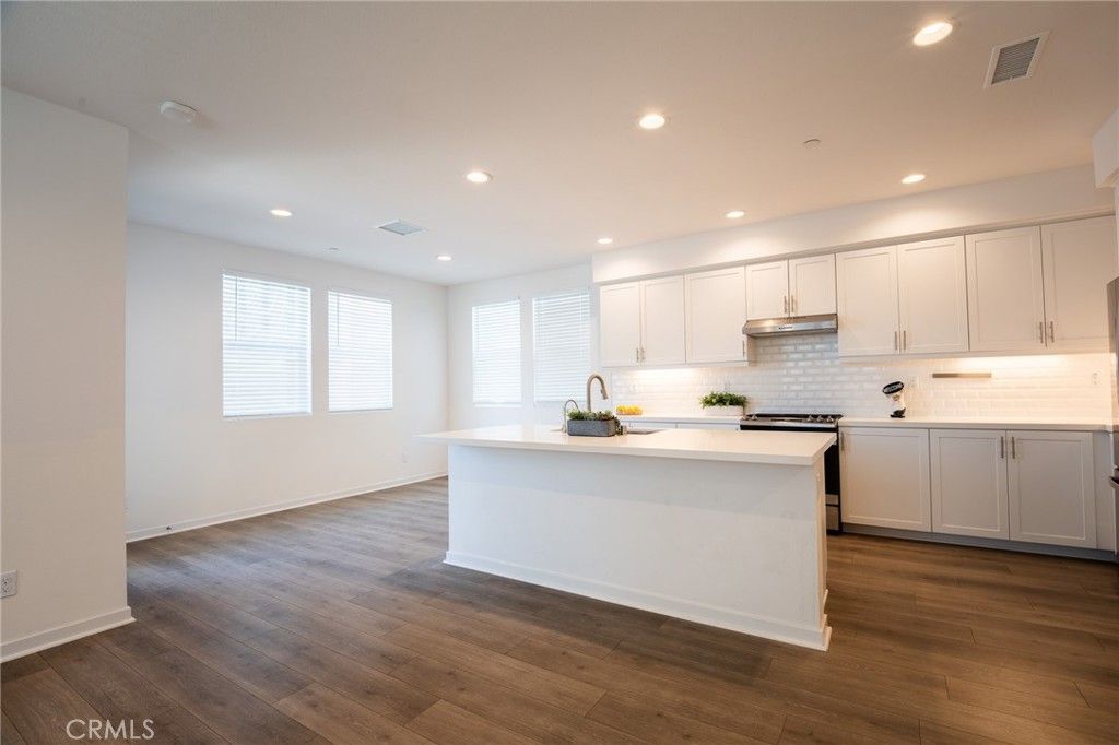 Image 17 of property listing at 107 Allusion, Irvine, CA 92618