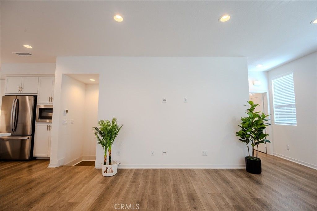 Image 19 of property listing at 107 Allusion, Irvine, CA 92618