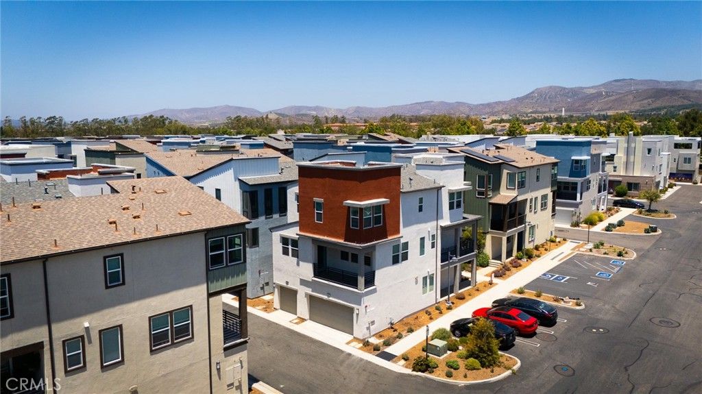 Image 2 of property listing at 107 Allusion, Irvine, CA 92618