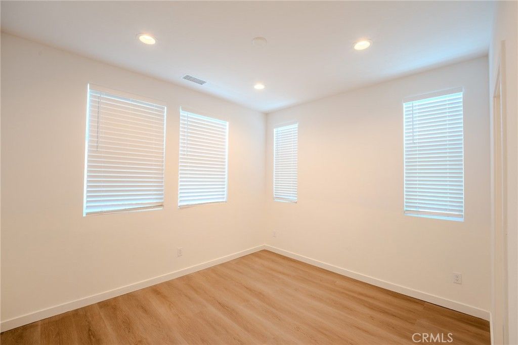 Image 28 of property listing at 107 Allusion, Irvine, CA 92618