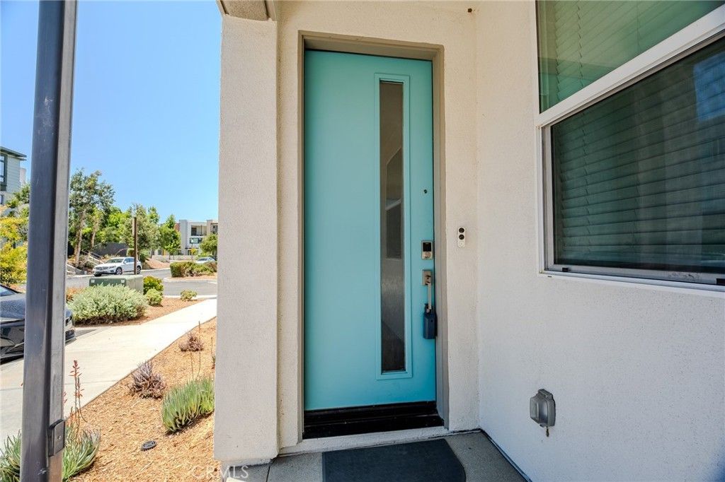 Image 3 of property listing at 107 Allusion, Irvine, CA 92618
