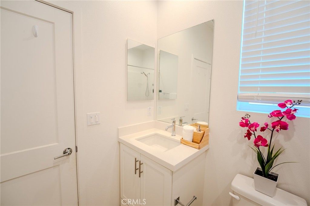 Image 31 of property listing at 107 Allusion, Irvine, CA 92618