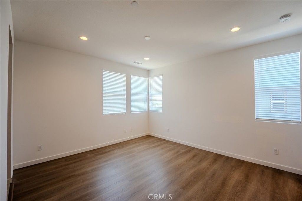 Image 33 of property listing at 107 Allusion, Irvine, CA 92618