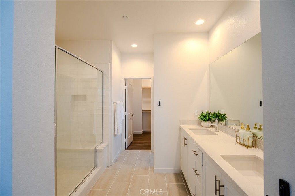 Image 36 of property listing at 107 Allusion, Irvine, CA 92618