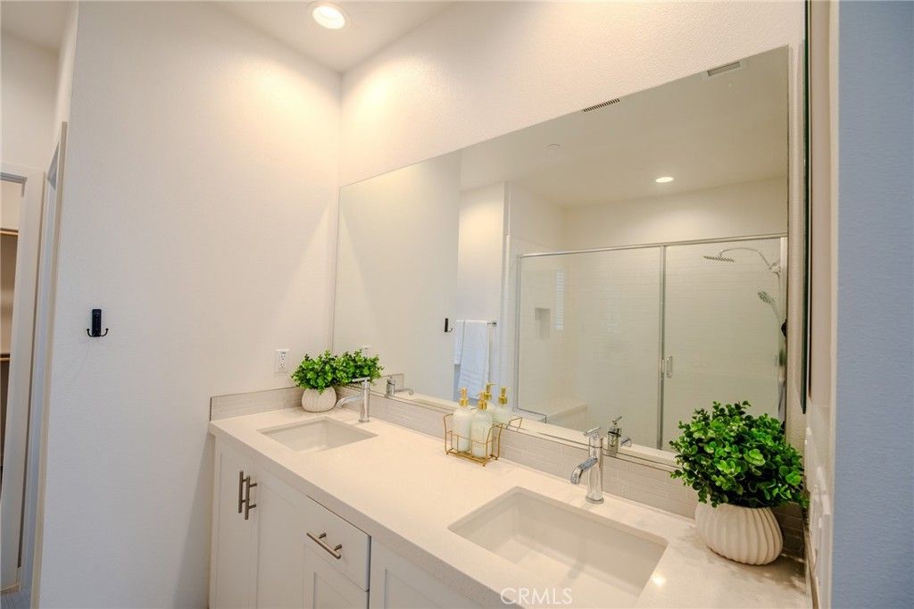 Image 37 of property listing at 107 Allusion, Irvine, CA 92618