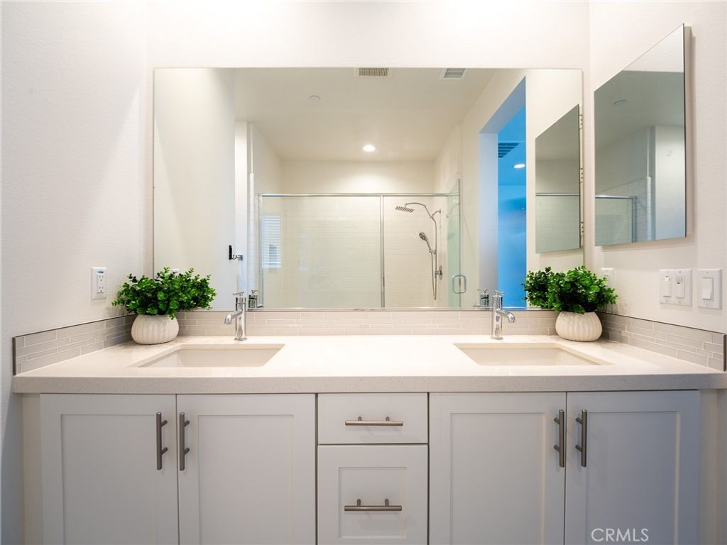 Image 38 of property listing at 107 Allusion, Irvine, CA 92618