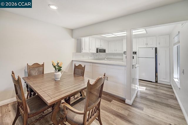 2724 Tice Creek Dr 2, Walnut Creek, CA 94595