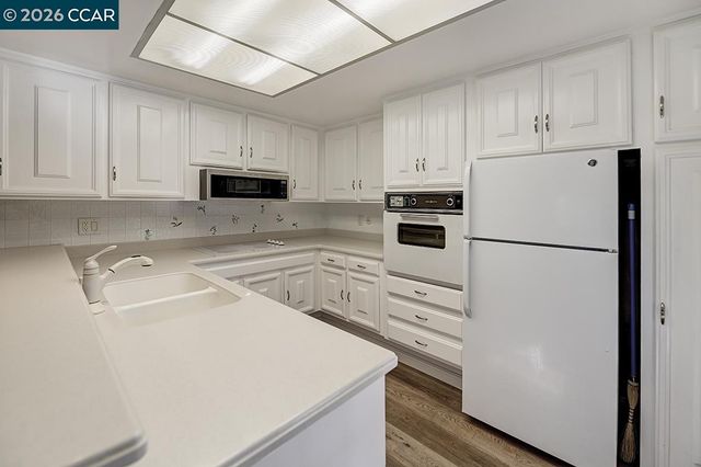 2724 Tice Creek Dr 2, Walnut Creek, CA 94595