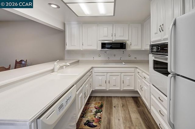 2724 Tice Creek Dr 2, Walnut Creek, CA 94595