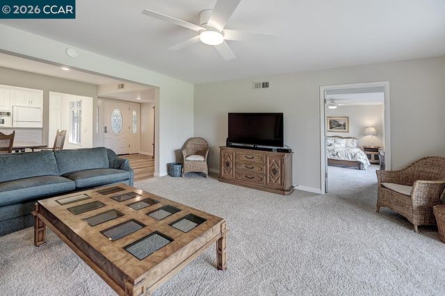 2724 Tice Creek Dr 2, Walnut Creek, CA 94595