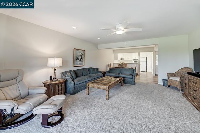 2724 Tice Creek Dr 2, Walnut Creek, CA 94595