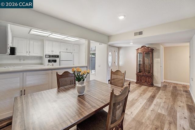 2724 Tice Creek Dr 2, Walnut Creek, CA 94595