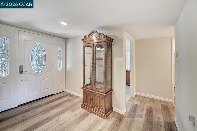 2724 Tice Creek Dr 2, Walnut Creek, CA 94595