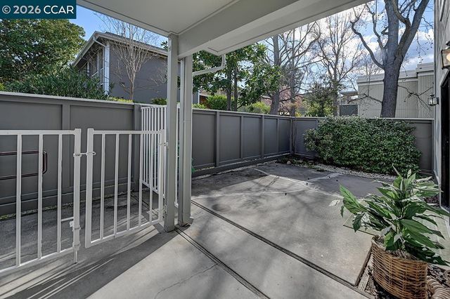 2724 Tice Creek Dr 2, Walnut Creek, CA 94595