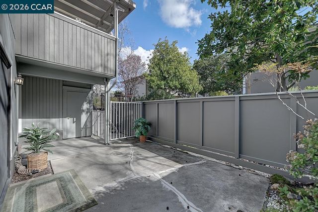 2724 Tice Creek Dr 2, Walnut Creek, CA 94595