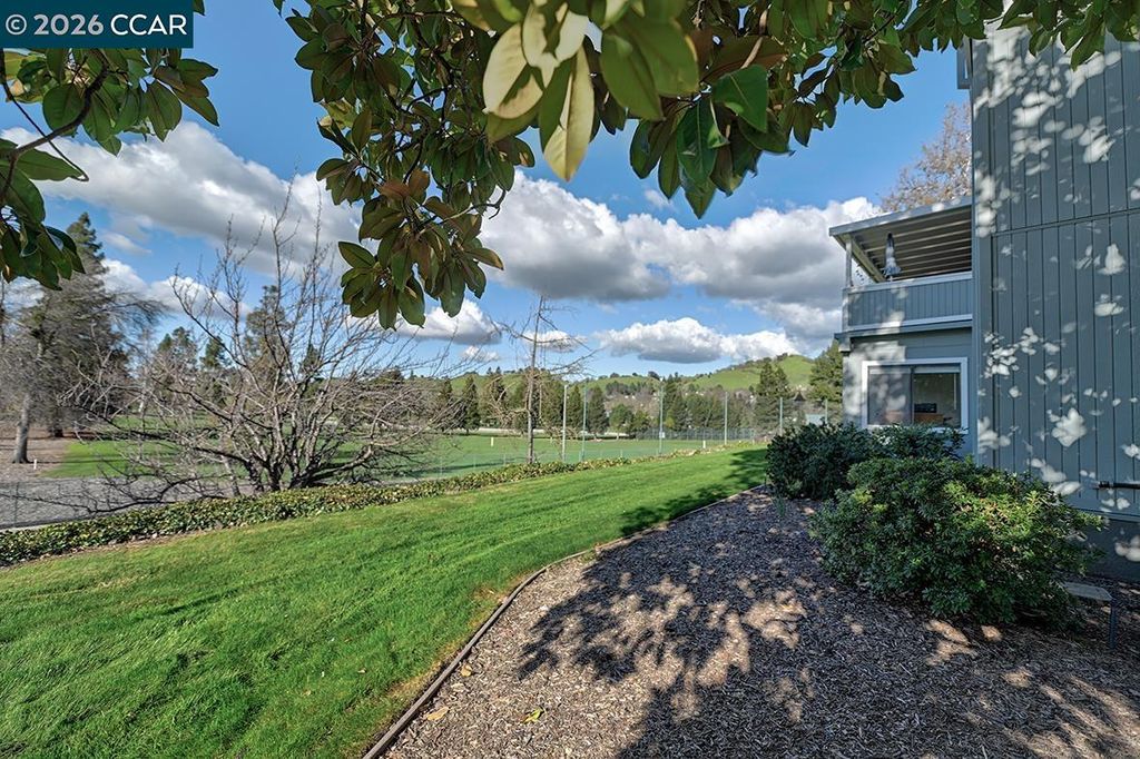 2724 Tice Creek Dr 2, Walnut Creek, CA 94595