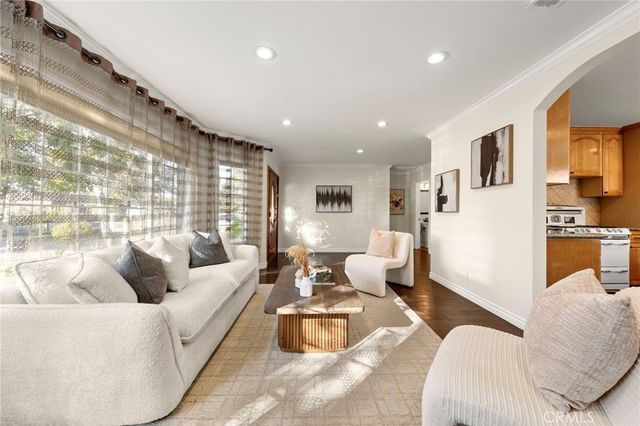 13951 Addison, Sherman Oaks, CA 91423