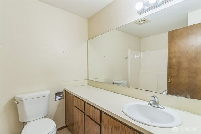 921 Pershing Avenue #203, Bremerton, WA 98312