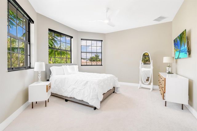 2427 Players Court, Wellington, FL 33414