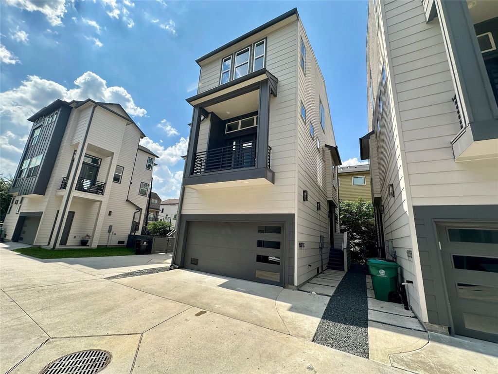 1537 W 24th Street C, Houston, TX 77008