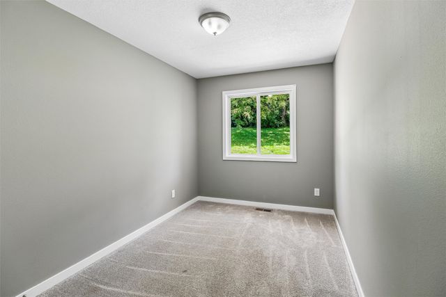7111 SW 16th Street, Des Moines, IA 50315