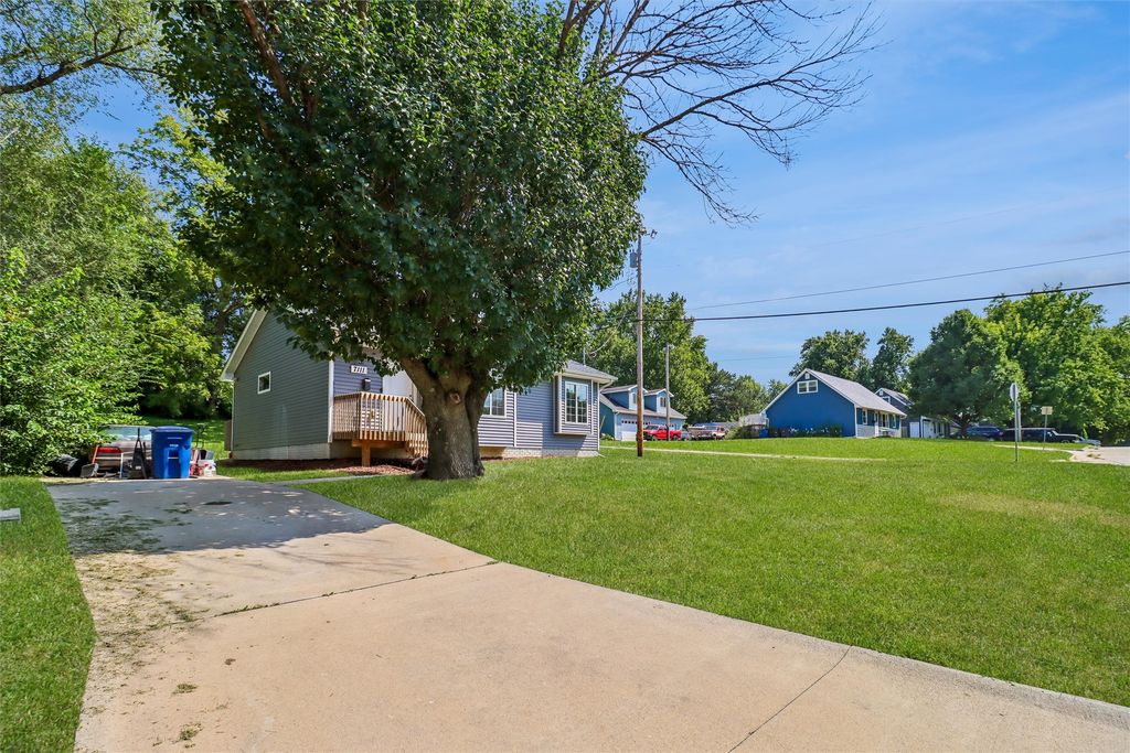7111 SW 16th Street, Des Moines, IA 50315