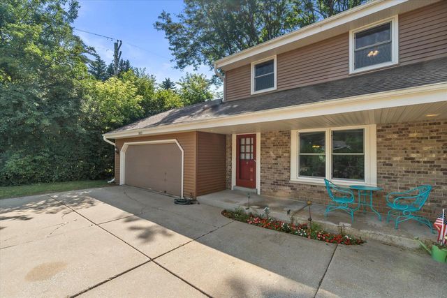 1815 Stardust DRIVE, Waukesha, WI 53186