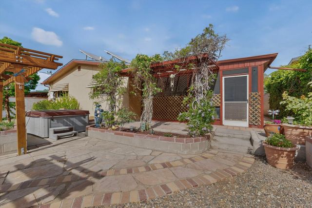 1009 Chama Street NE, Albuquerque, NM 87110