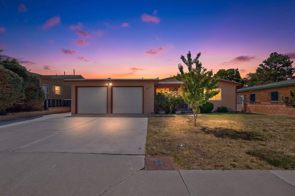 1009 Chama Street NE, Albuquerque, NM 87110