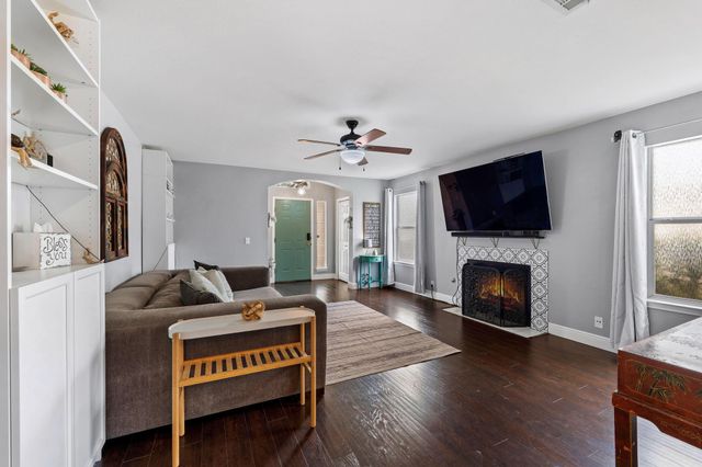 703 Sparkling Brook LN, Leander, TX 78641