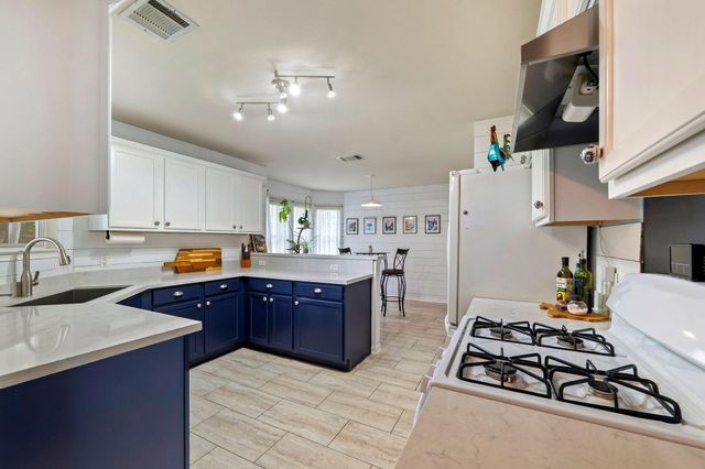 703 Sparkling Brook LN, Leander, TX 78641