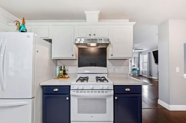 703 Sparkling Brook LN, Leander, TX 78641