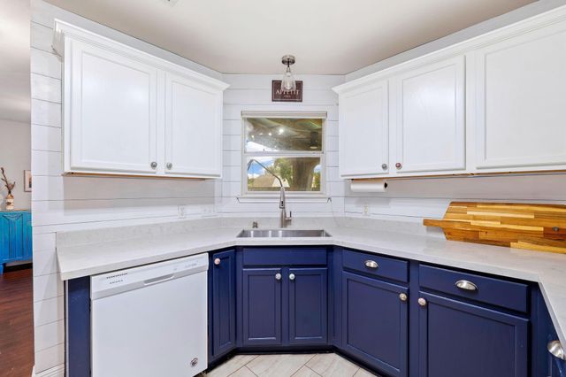 703 Sparkling Brook LN, Leander, TX 78641