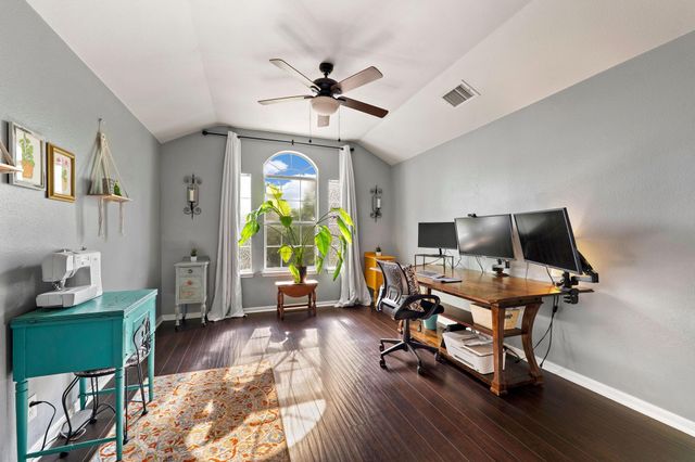703 Sparkling Brook LN, Leander, TX 78641