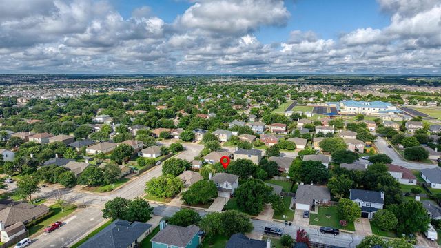703 Sparkling Brook LN, Leander, TX 78641