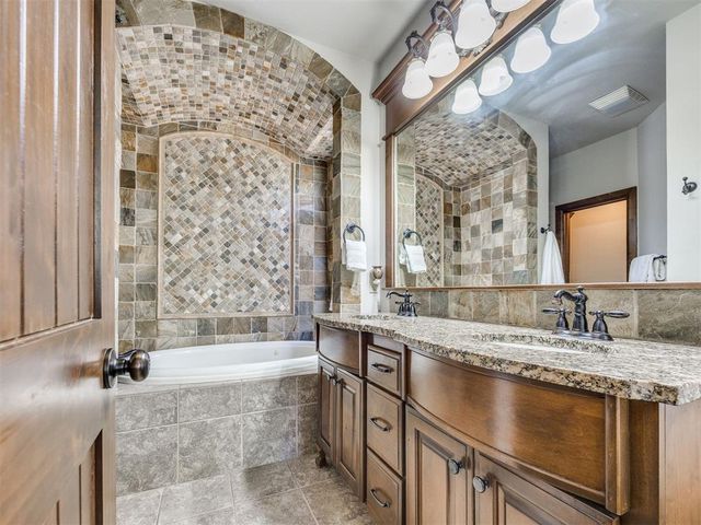 1401 Narrows Bridge Circle, Edmond, OK 73034