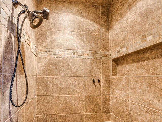 1401 Narrows Bridge Circle, Edmond, OK 73034