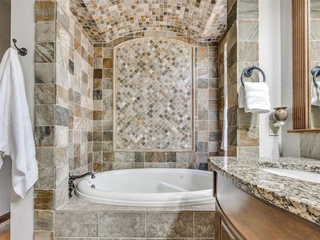 1401 Narrows Bridge Circle, Edmond, OK 73034