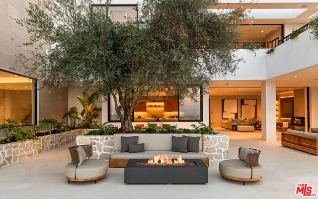 1204 Chickory Lane, Los Angeles, CA 90049