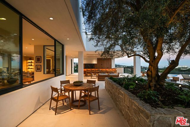 1204 Chickory Lane, Los Angeles, CA 90049