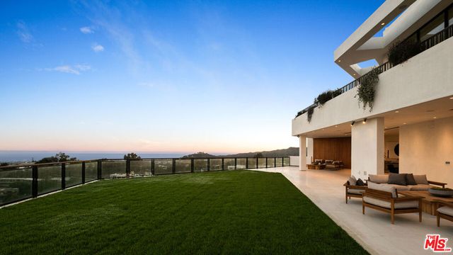 1204 Chickory Lane, Los Angeles, CA 90049