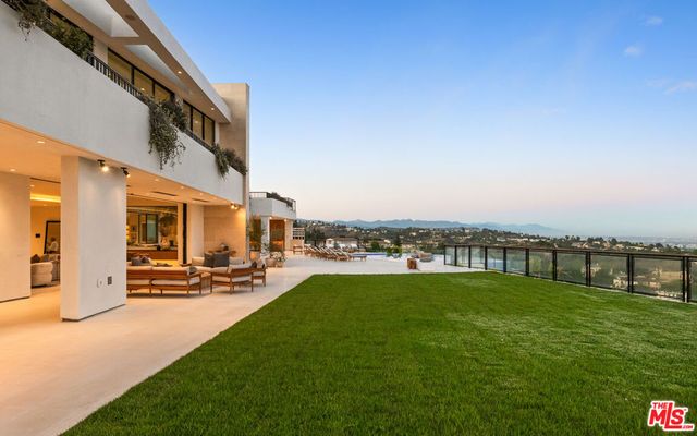 1204 Chickory Lane, Los Angeles, CA 90049