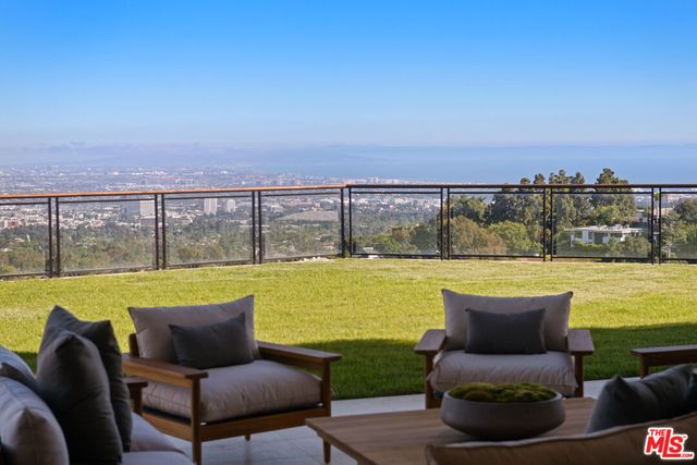 1204 Chickory Lane, Los Angeles, CA 90049