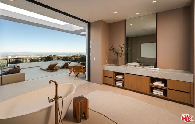 1204 Chickory Lane, Los Angeles, CA 90049