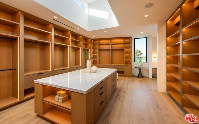 1204 Chickory Lane, Los Angeles, CA 90049